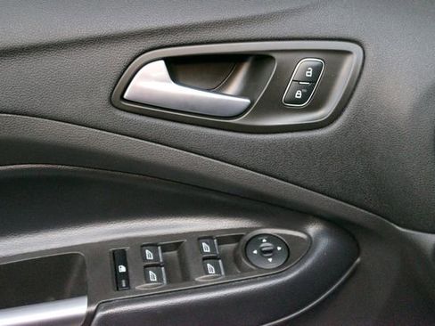 Used 2019 Ford Escape SE w/ Ford Safe & Smart Package FWD image 16