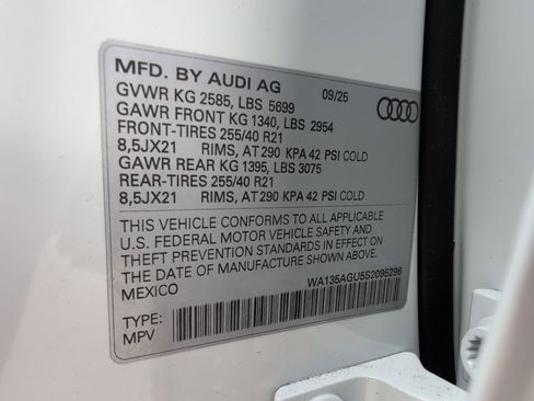 New 2025 Audi SQ5 Prestige image 41