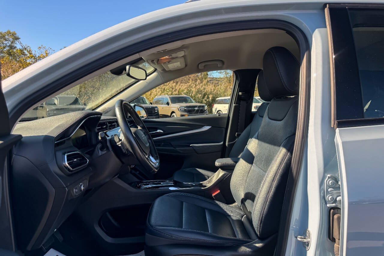 Used 2022 Chevrolet Bolt EUV LT w/ Convenience Package FWD image 18