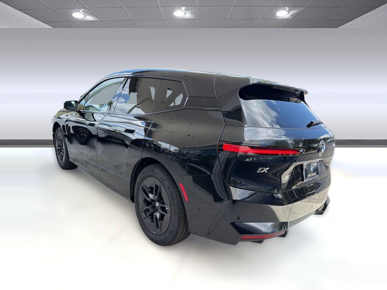Used 2026 BMW iX xDrive60 w/ Premium Package AWD/4WD image 3