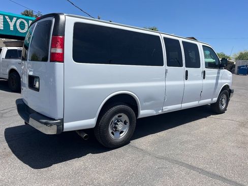 Used 2017 Chevrolet Express 3500 LT w/ LT Preferred Equipment Group RWD image 4