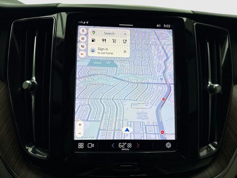 Used 2022 Volvo XC60 B5 Momentum w/ Protection Package Premier image 29