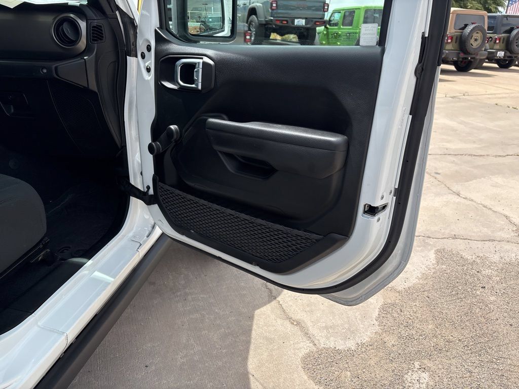 Used 2022 Jeep Gladiator Sport AWD/4WD image 25