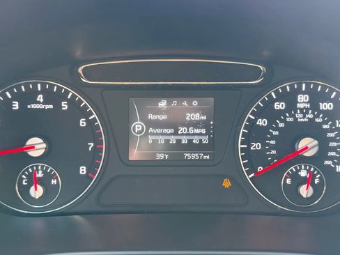 Used 2018 Kia Sorento LX image 27