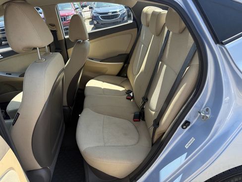 Used 2012 Hyundai Accent GLS FWD image 8