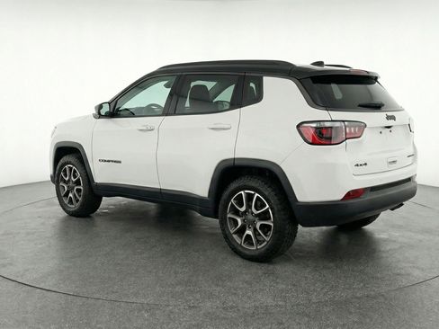 Used 2025 Jeep Compass Trailhawk AWD/4WD image 6