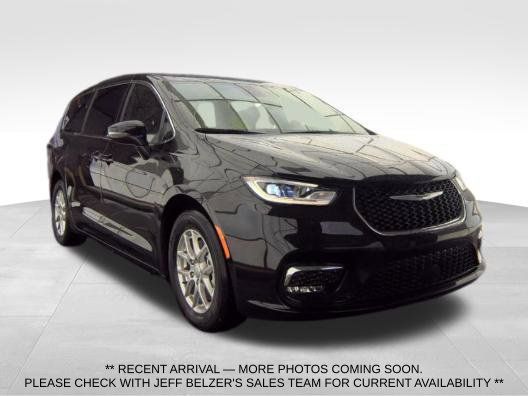 Used 2026 Chrysler Pacifica Select FWD image 1