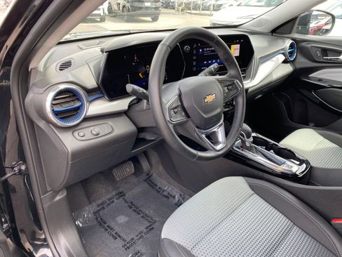 Used 2025 Chevrolet Trax LT w/ LT Convenience Package image 33