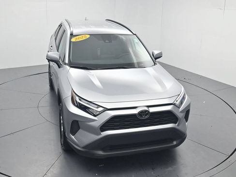 Used 2025 Toyota RAV4 XLE AWD/4WD image 47