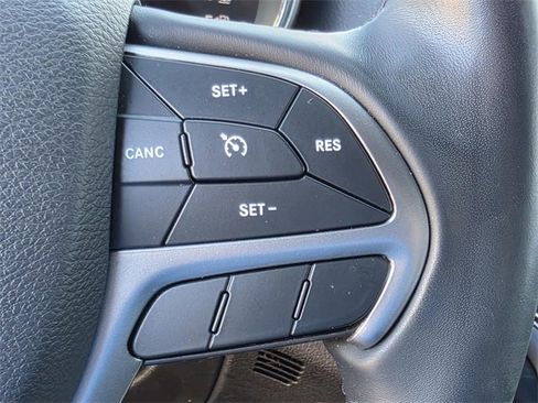 Used 2019 Jeep Grand Cherokee Laredo image 23