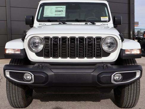New 2026 Jeep Gladiator Sport AWD/4WD image 7