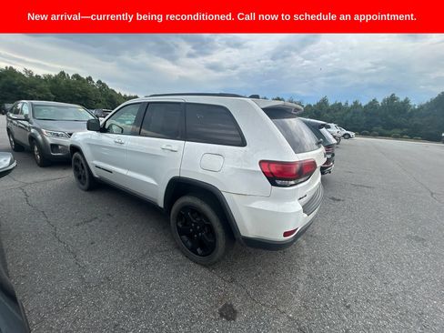 Used 2020 Jeep Grand Cherokee Laredo AWD/4WD image 13