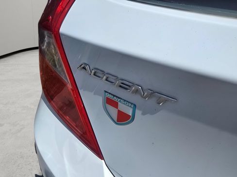 Used 2012 Hyundai Accent SE FWD image 18