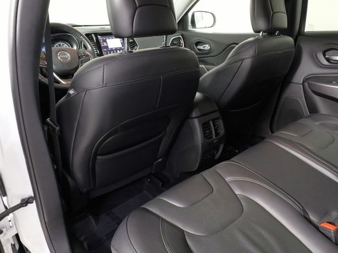 Used 2019 Jeep Cherokee Limited image 31