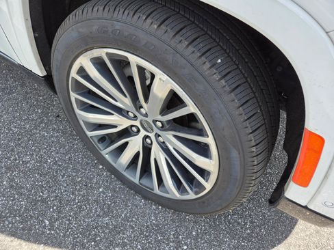 Used 2024 Jeep Grand Wagoneer L Series III image 4