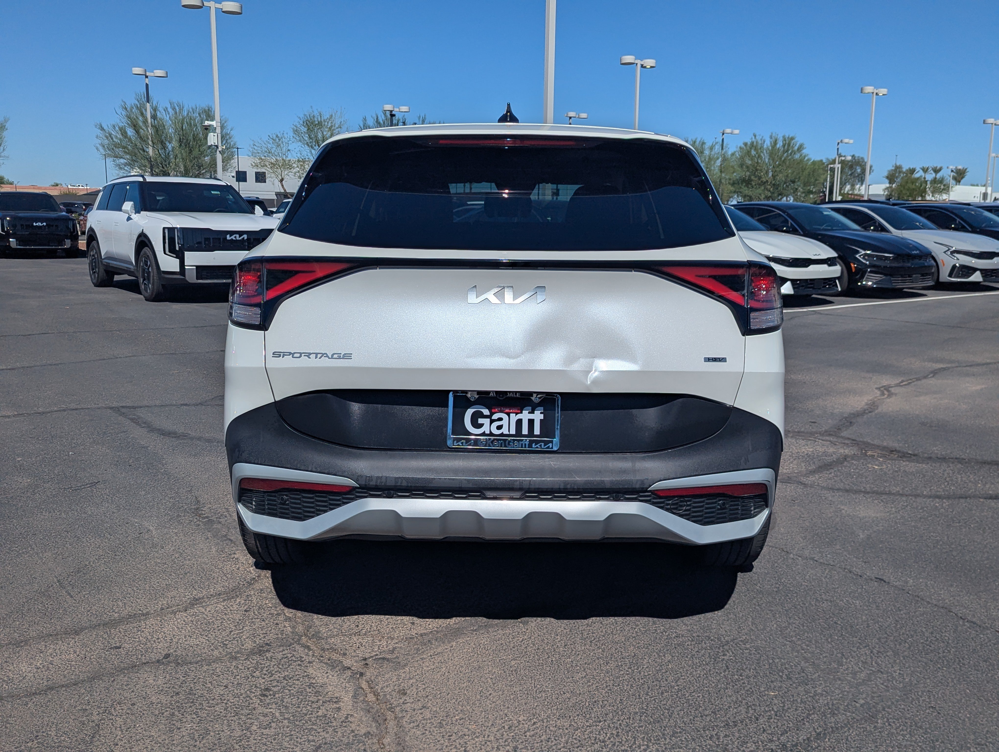 Used 2025 Kia Sportage LX FWD image 4