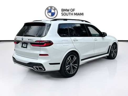 Used 2025 BMW X7 M60i image 7
