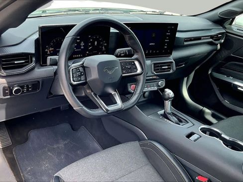 Used 2025 Ford Mustang Coupe RWD image 18