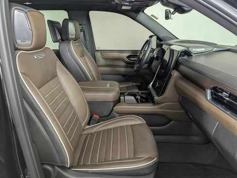 Used 2025 GMC Yukon Denali Ultimate AWD/4WD image 30