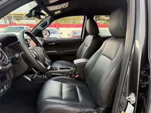 Used 2019 Toyota Tacoma TRD Sport w/ Technology Package image 27