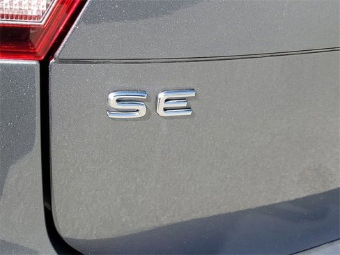 Certified 2023 Volkswagen Tiguan SE w/ Panoramic Sunroof Package image 7