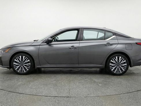 Used 2025 Nissan Altima 2.5 SV image 5