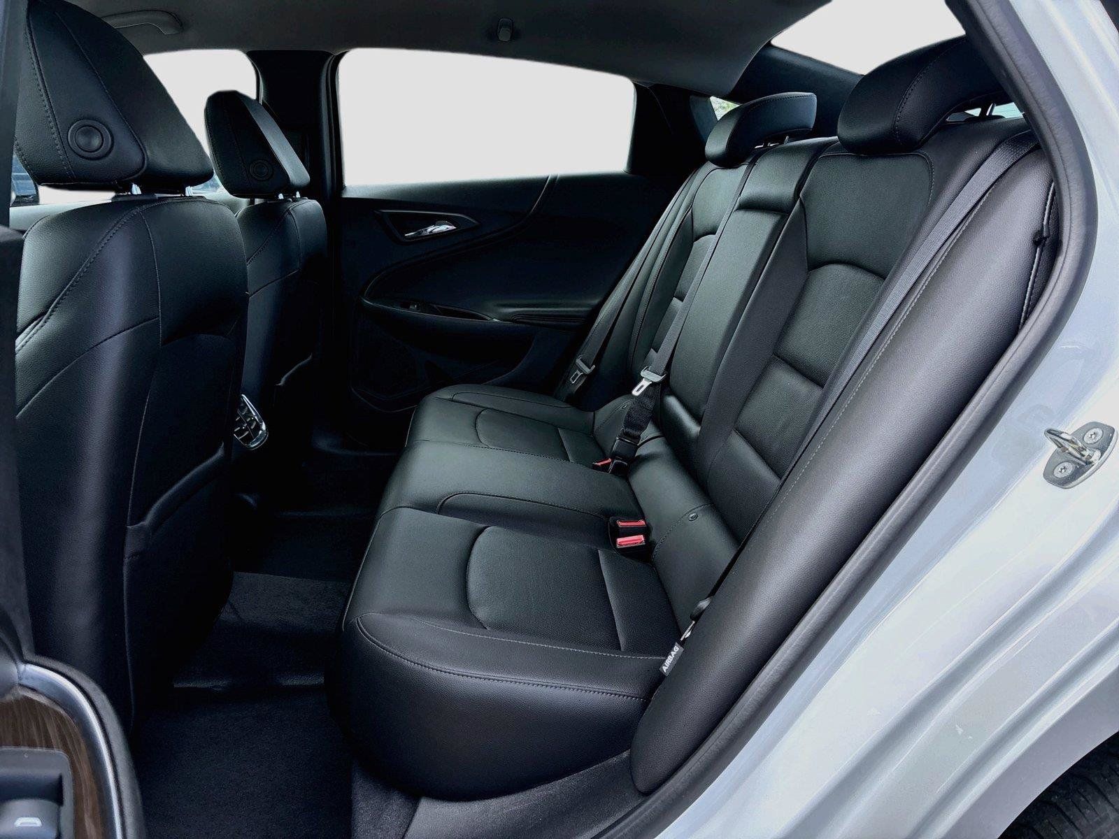 Used 2018 Chevrolet Malibu Premier w/ Driver Confidence Package FWD image 11