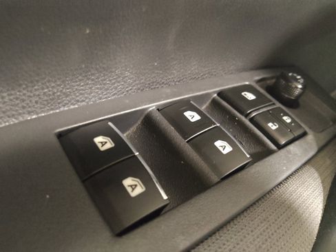 Used 2020 Toyota Corolla L FWD image 27