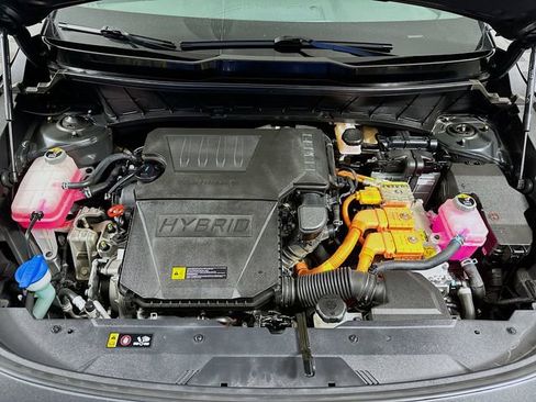 Used 2023 Kia Niro SX Touring image 8