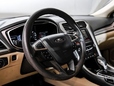 Used 2014 Ford Fusion SE FWD image 19