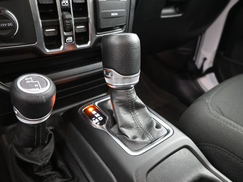 Used 2021 Jeep Wrangler Unlimited Sport image 15