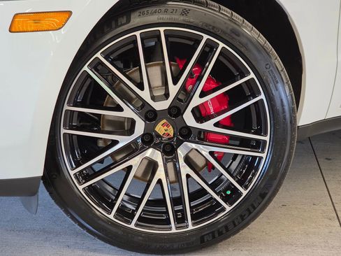 New 2026 Porsche Macan S image 25