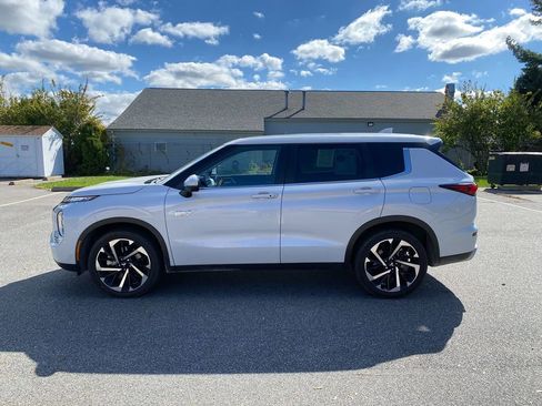 Used 2023 Mitsubishi Outlander SE image 9