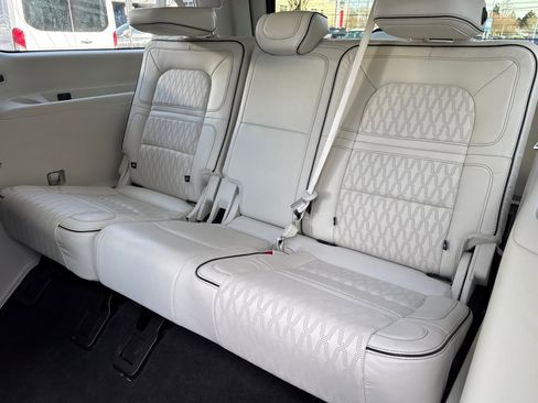 Certified 2021 Lincoln Navigator L Black Label w/ Cargo Convenience Package image 15