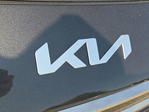 New 2025 Kia Niro SX image 9