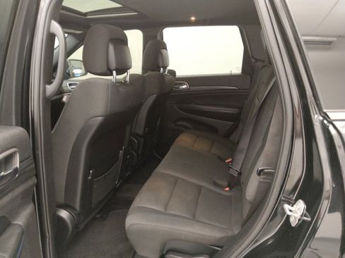 Used 2019 Jeep Grand Cherokee Laredo image 18