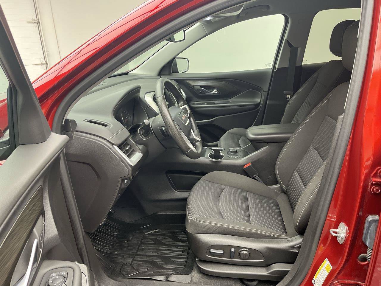 Certified 2023 GMC Terrain SLE w/ Driver Convenience Package AWD/4WD image 10