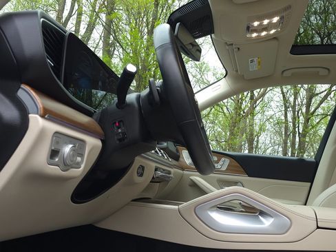 Used 2023 Mercedes-Benz GLE 350 4MATIC w/ AMG Line Exterior image 30