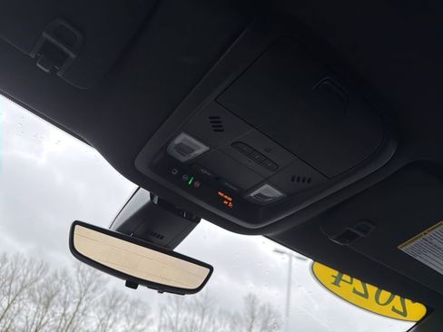 Used 2024 Buick Enclave Premium image 13