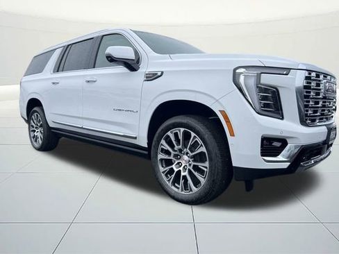 New 2026 GMC Yukon XL Denali w/ Denali Reserve Package image 7