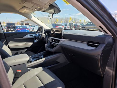 New 2026 Ford Explorer Active AWD/4WD image 32