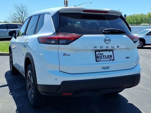 Used 2024 Nissan Rogue SV FWD image 2