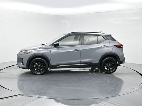 Used 2024 Nissan Kicks SR w/ SR Premium Package FWD image 3
