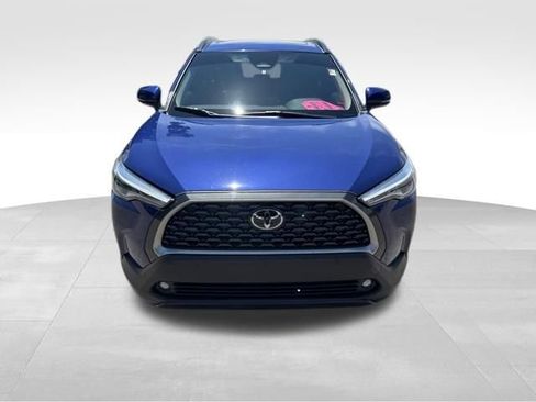Used 2023 Toyota Corolla Cross XLE w/ Convenience Package FWD image 8