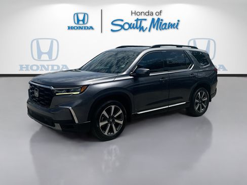 Certified 2023 Honda Pilot Touring image 3