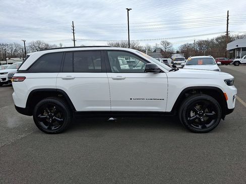 Certified 2023 Jeep Grand Cherokee Altitude AWD/4WD image 7