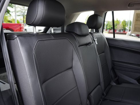 Used 2018 Volkswagen Tiguan SE FWD image 31