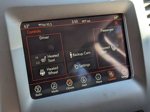 Used 2019 Jeep Cherokee Latitude Plus w/ Comfort/Convenience Group image 20