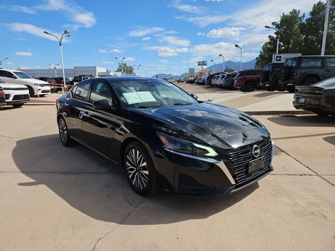 Used 2024 Nissan Altima 2.5 SV FWD image 5