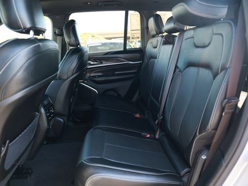 Used 2023 Jeep Grand Cherokee Overland RWD image 33